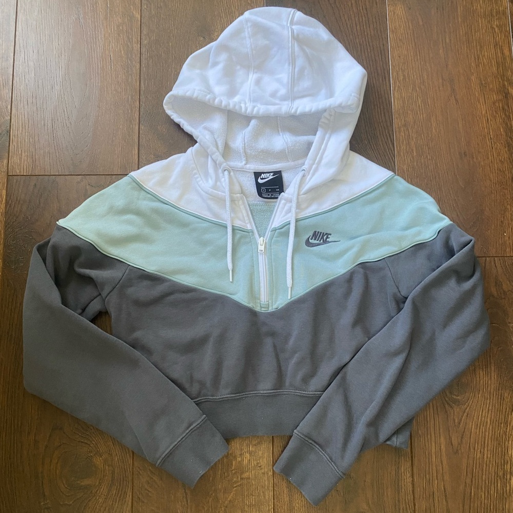 EUC Women’s Nike cropped colorblock 1/4 zip-up hooded sweatshirt